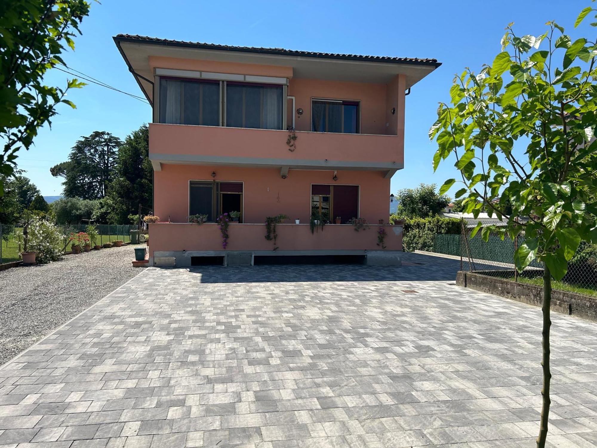 Albi'S House,Terrazza ,Wi-Fi, Parcheggio, Ac Daire Lucca Dış mekan fotoğraf